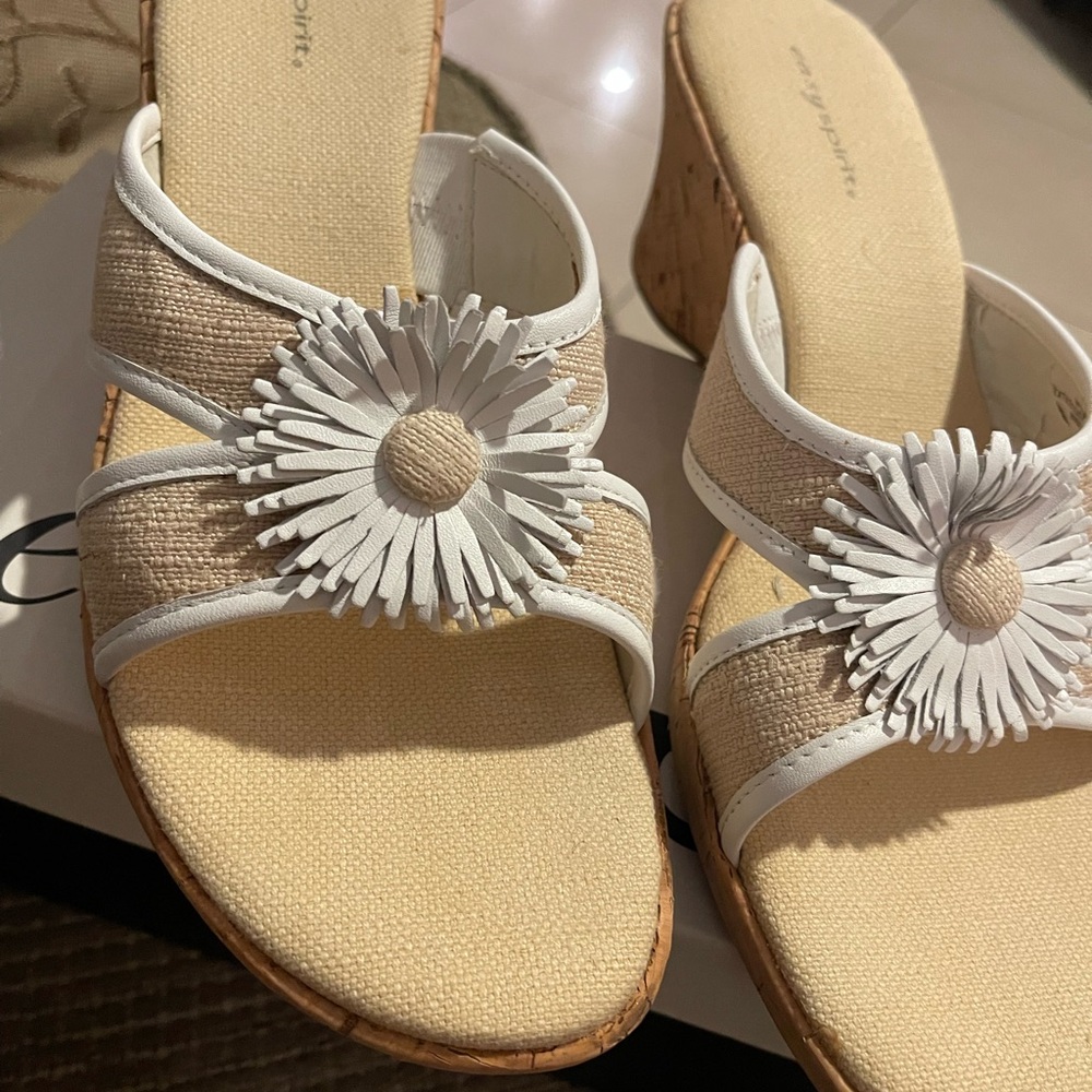 Easy Spirit White and Tan Floral Sandals